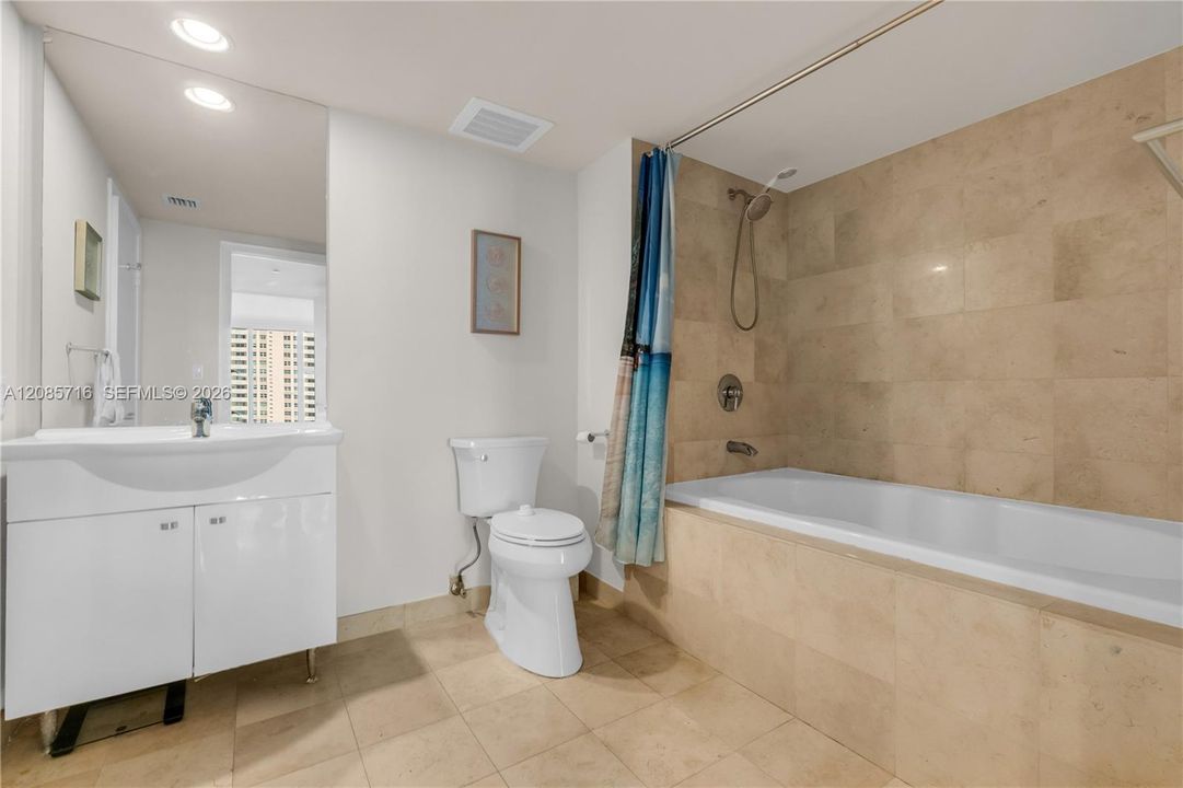 For Sale: $665,000 (2 beds, 1 baths, 1086 Square Feet)