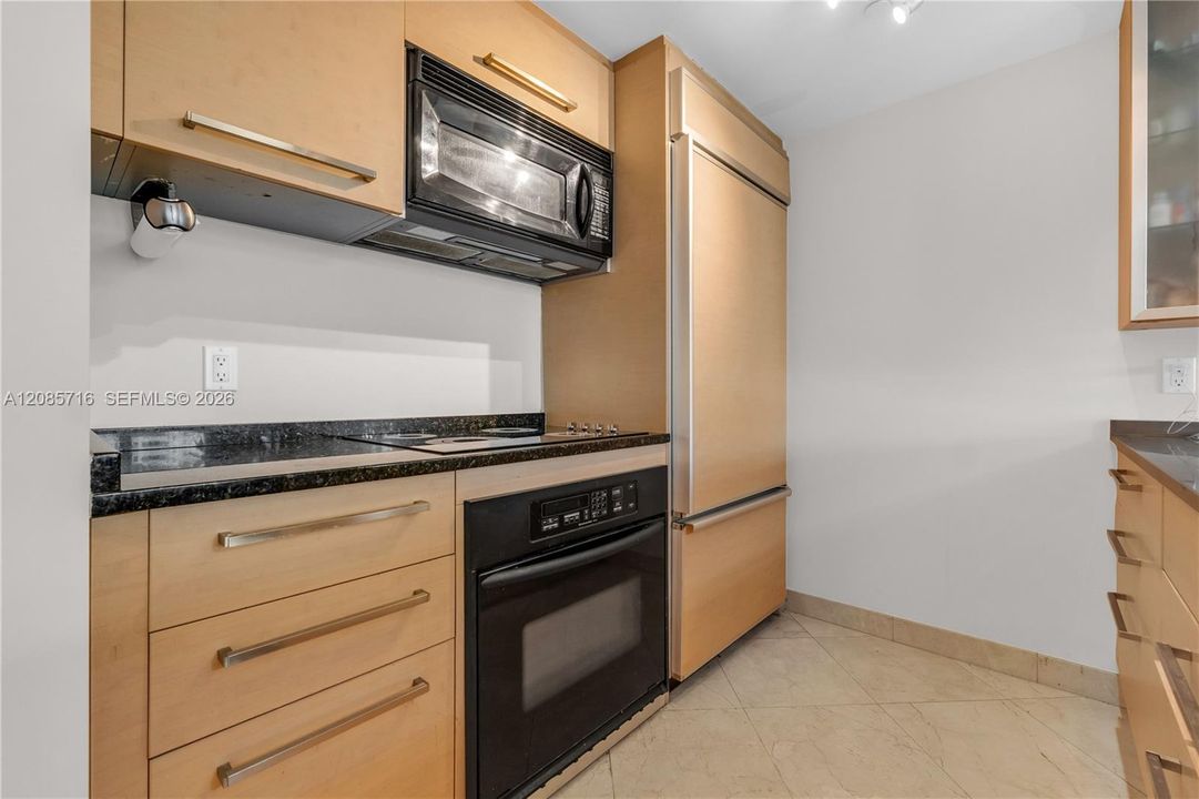 For Sale: $665,000 (2 beds, 1 baths, 1086 Square Feet)