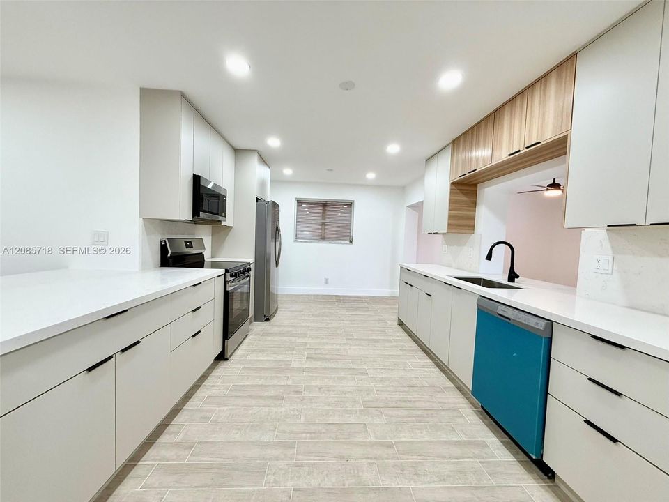 For Rent: $5,500 (4 beds, 2 baths, 1678 Square Feet)