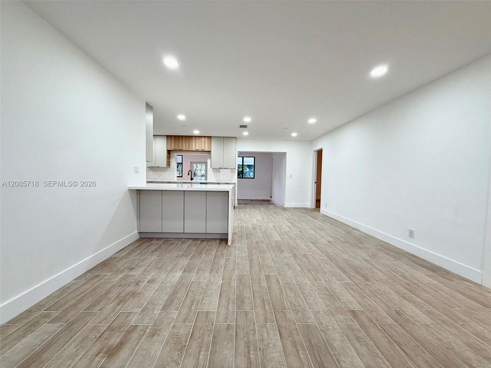 For Rent: $5,500 (4 beds, 2 baths, 1678 Square Feet)