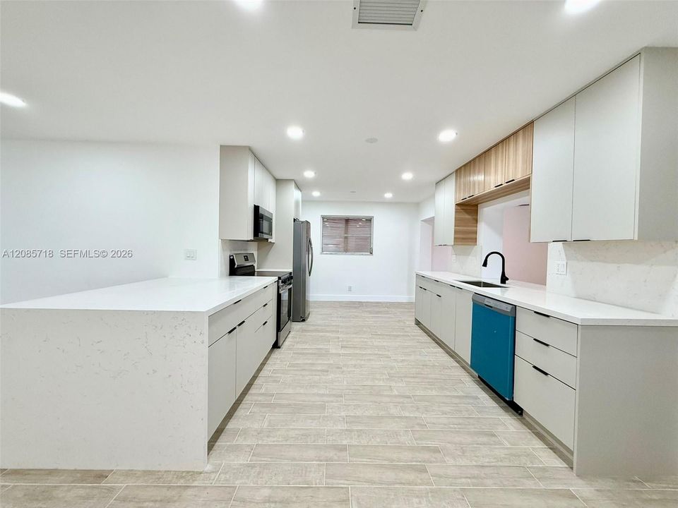 For Rent: $5,500 (4 beds, 2 baths, 1678 Square Feet)