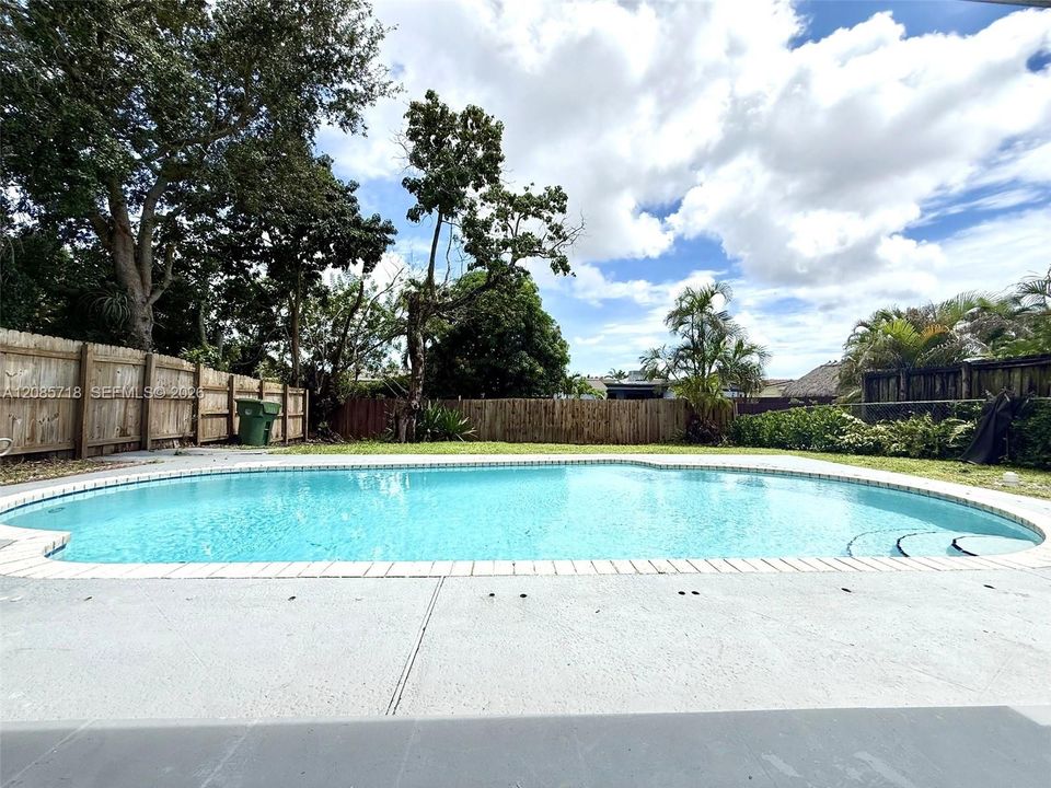 For Rent: $5,500 (4 beds, 2 baths, 1678 Square Feet)