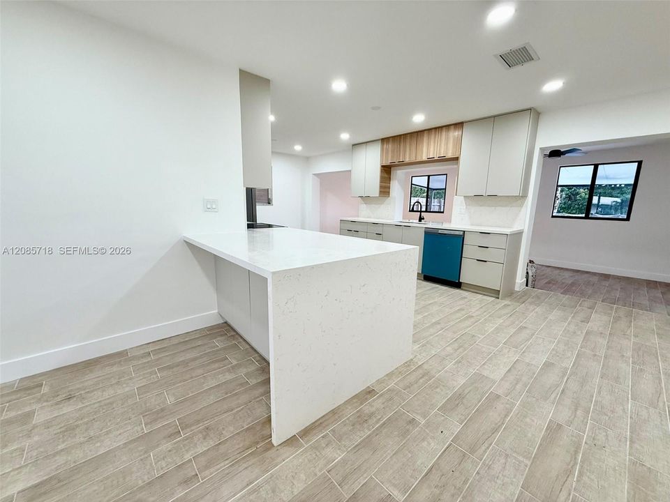 For Rent: $5,500 (4 beds, 2 baths, 1678 Square Feet)