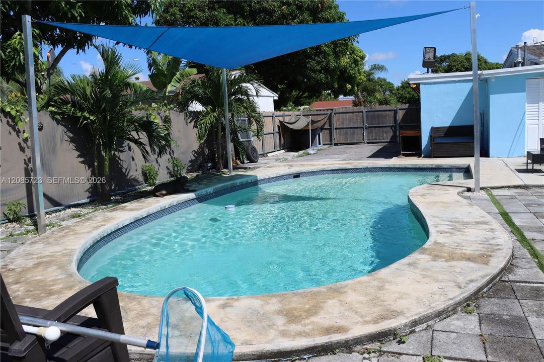 For Sale: $440,000 (2 beds, 1 baths, 642 Square Feet)