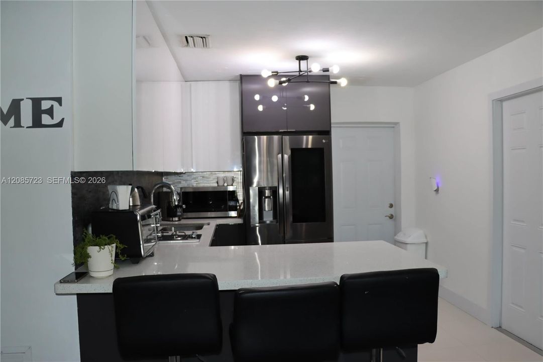 For Sale: $440,000 (2 beds, 1 baths, 642 Square Feet)