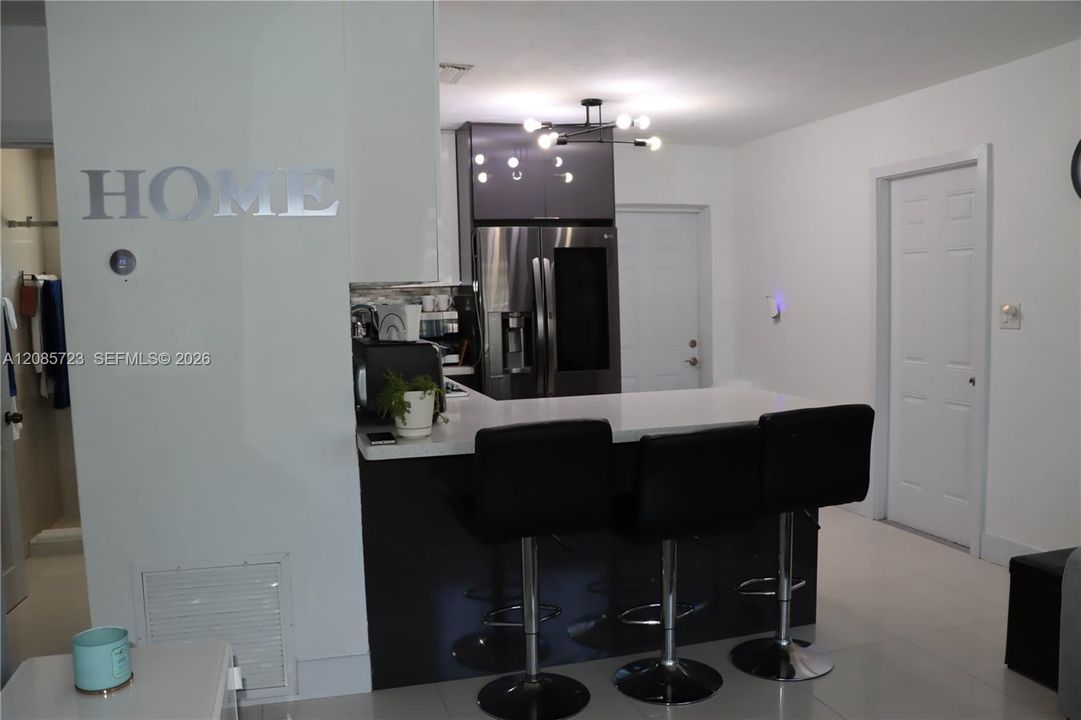 For Sale: $440,000 (2 beds, 1 baths, 642 Square Feet)
