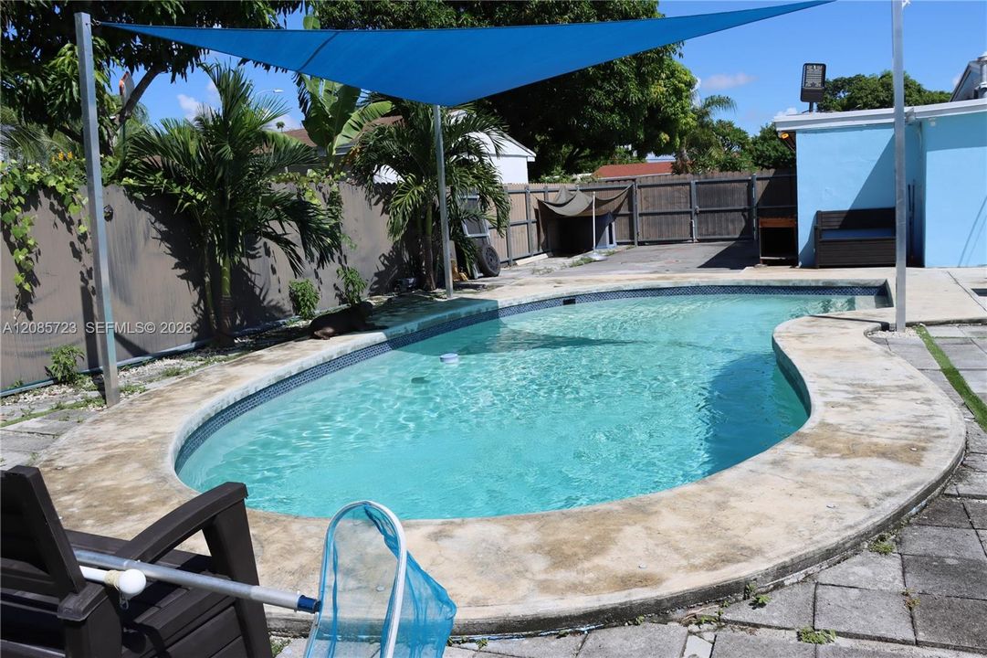 For Sale: $440,000 (2 beds, 1 baths, 642 Square Feet)
