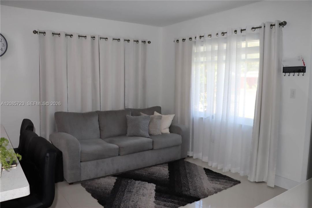 For Sale: $440,000 (2 beds, 1 baths, 642 Square Feet)
