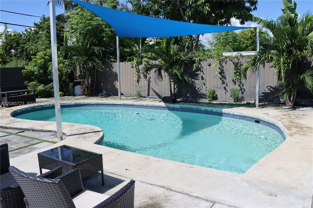 For Sale: $440,000 (2 beds, 1 baths, 642 Square Feet)