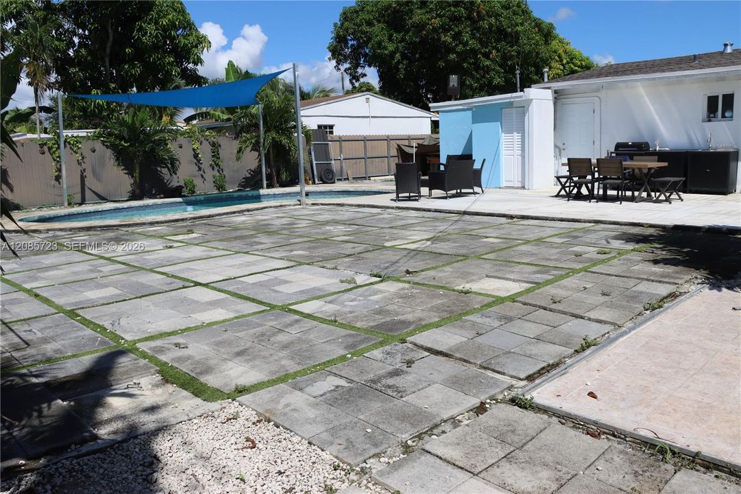 For Sale: $440,000 (2 beds, 1 baths, 642 Square Feet)
