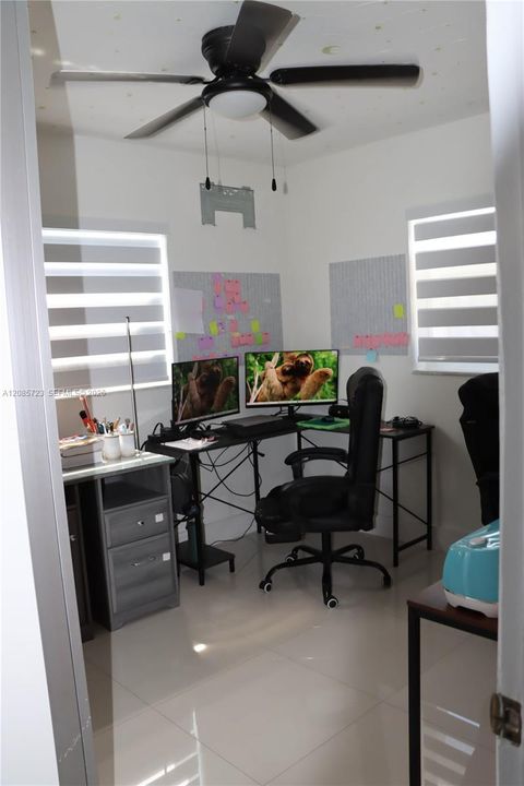 For Sale: $440,000 (2 beds, 1 baths, 642 Square Feet)