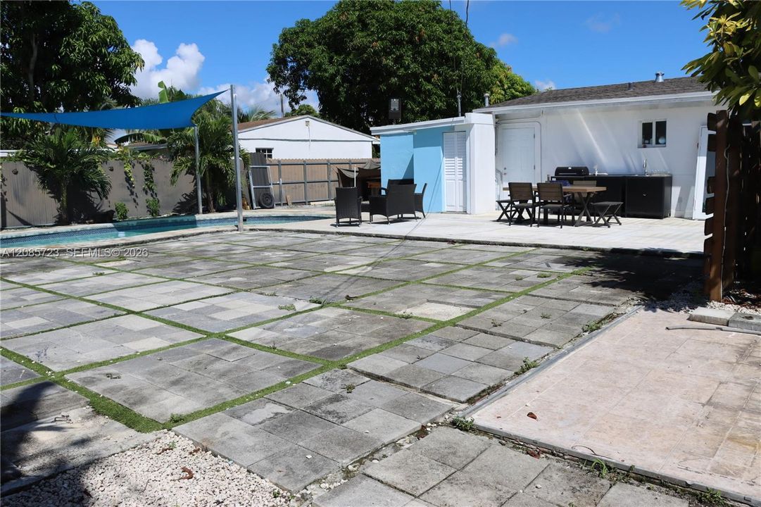 For Sale: $440,000 (2 beds, 1 baths, 642 Square Feet)