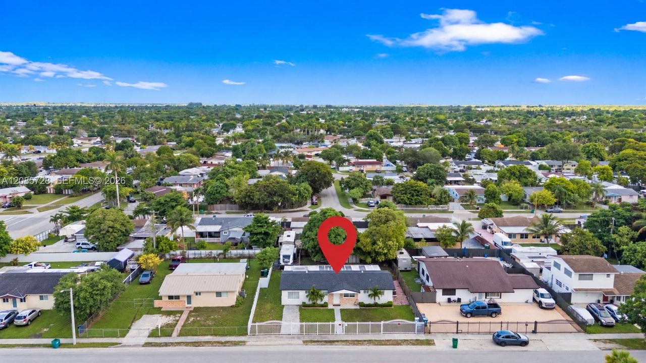 For Sale: $660,000 (5 beds, 3 baths, 1524 Square Feet)