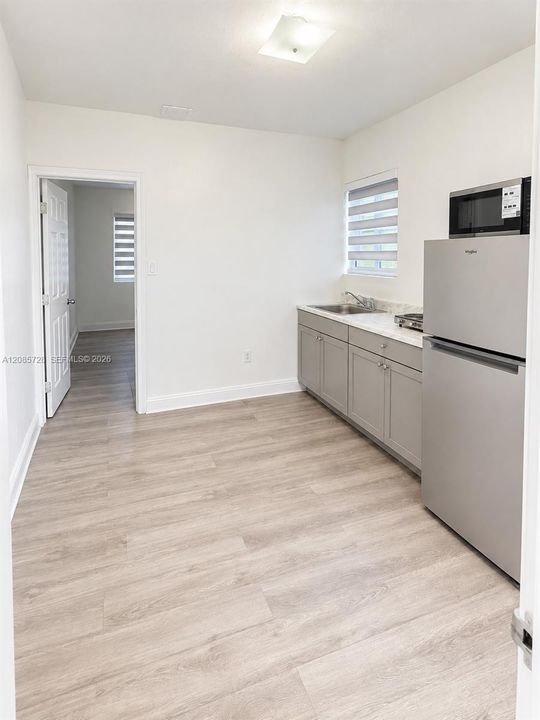 For Sale: $660,000 (5 beds, 3 baths, 1524 Square Feet)