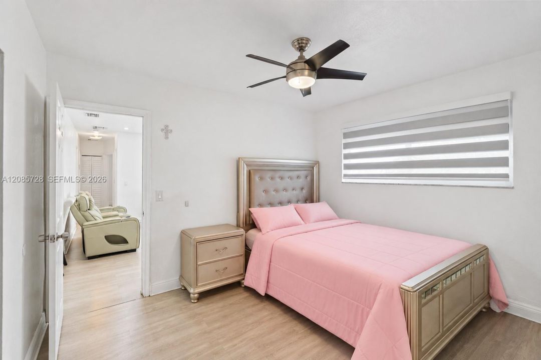 For Sale: $660,000 (5 beds, 3 baths, 1524 Square Feet)