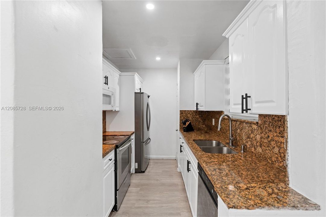 For Sale: $660,000 (5 beds, 3 baths, 1524 Square Feet)