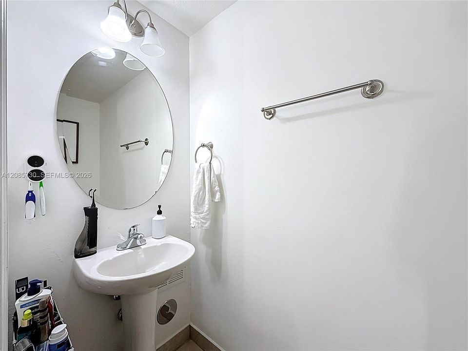 For Sale: $380,000 (2 beds, 2 baths, 1088 Square Feet)