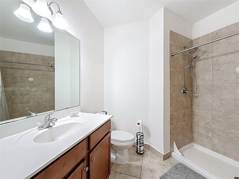 For Sale: $380,000 (2 beds, 2 baths, 1088 Square Feet)