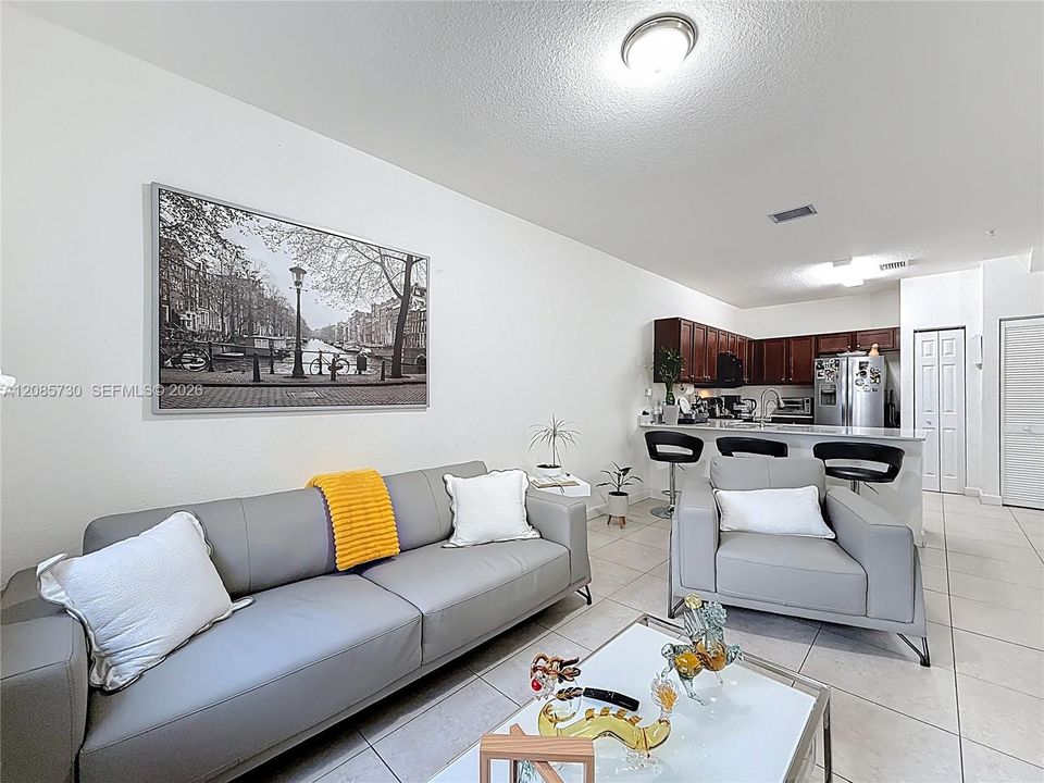 For Sale: $380,000 (2 beds, 2 baths, 1088 Square Feet)