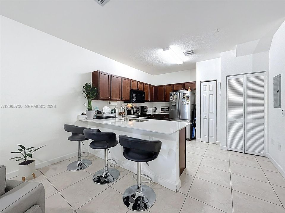 For Sale: $380,000 (2 beds, 2 baths, 1088 Square Feet)