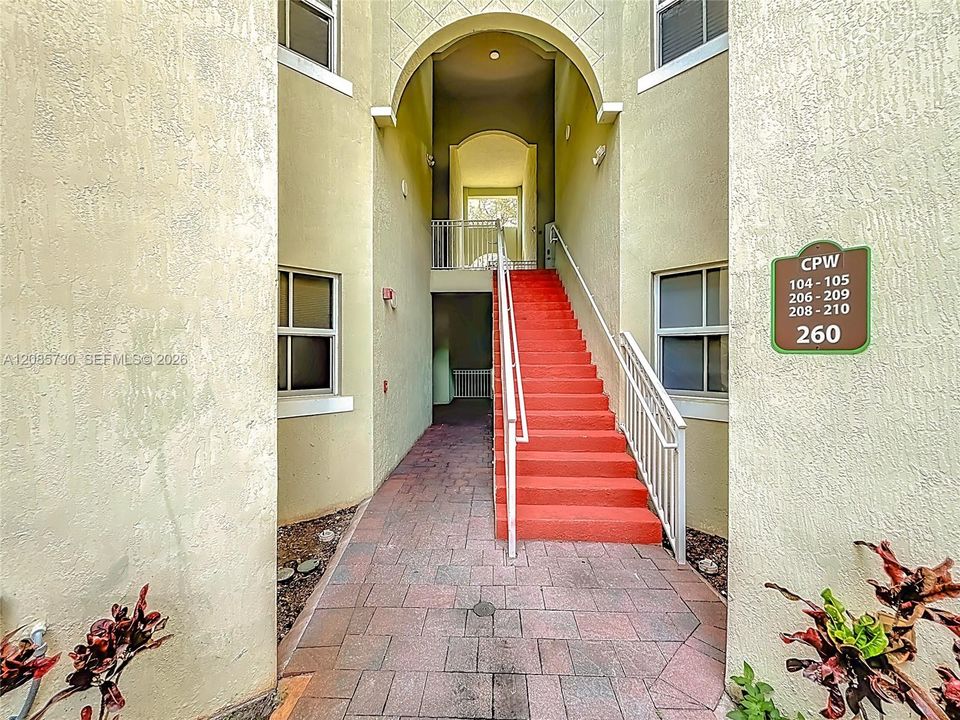 For Sale: $380,000 (2 beds, 2 baths, 1088 Square Feet)