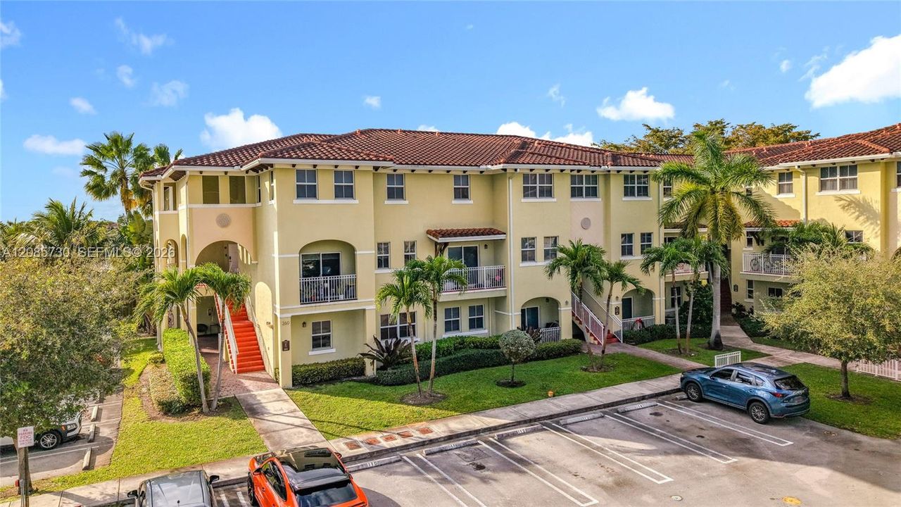 For Sale: $380,000 (2 beds, 2 baths, 1088 Square Feet)