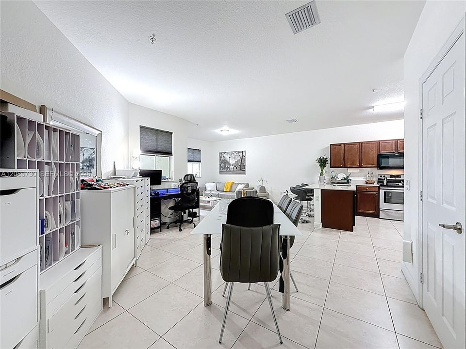 For Sale: $380,000 (2 beds, 2 baths, 1088 Square Feet)