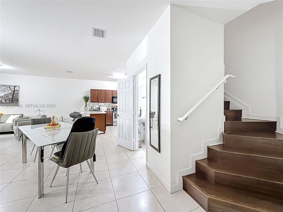 For Sale: $380,000 (2 beds, 2 baths, 1088 Square Feet)
