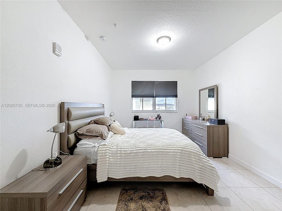 For Sale: $380,000 (2 beds, 2 baths, 1088 Square Feet)