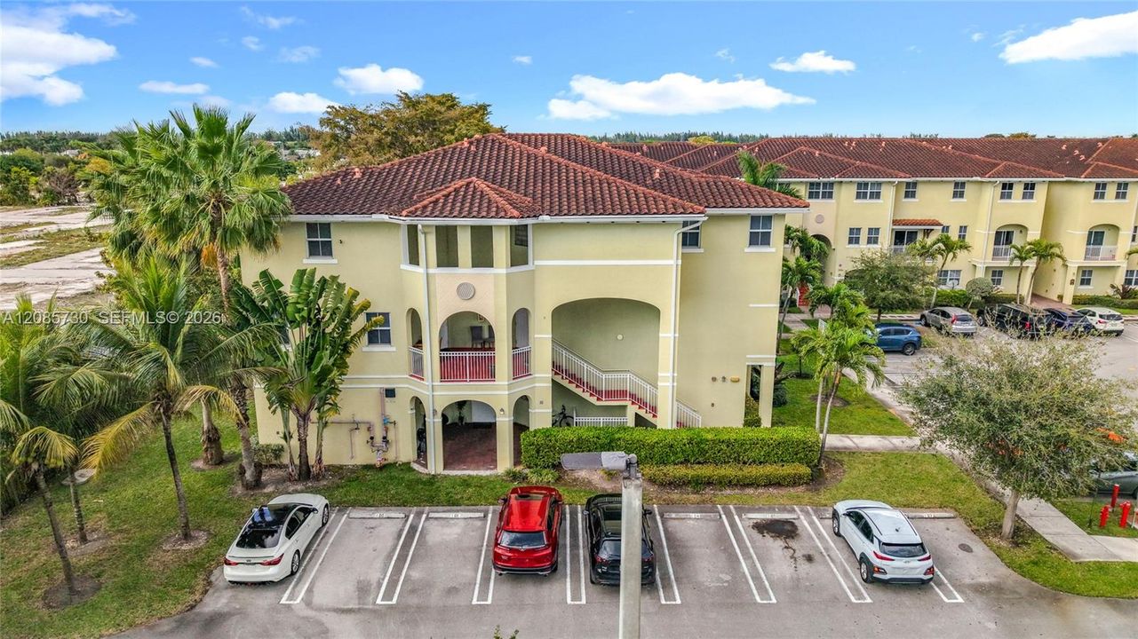 For Sale: $380,000 (2 beds, 2 baths, 1088 Square Feet)