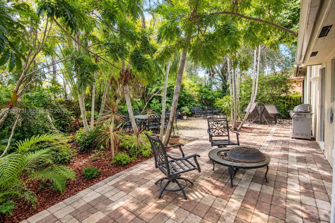For Sale: $670,000 (3 beds, 2 baths, 2062 Square Feet)