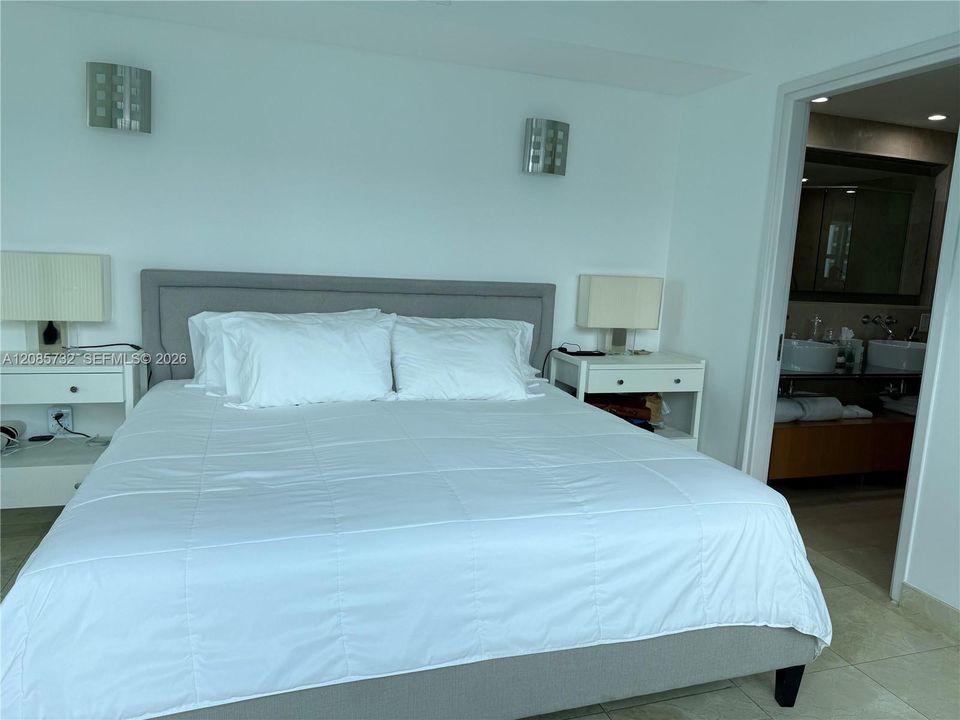 For Rent: $5,500 (2 beds, 2 baths, 1300 Square Feet)