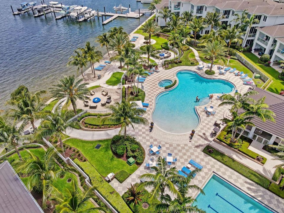 100 % Resort Living