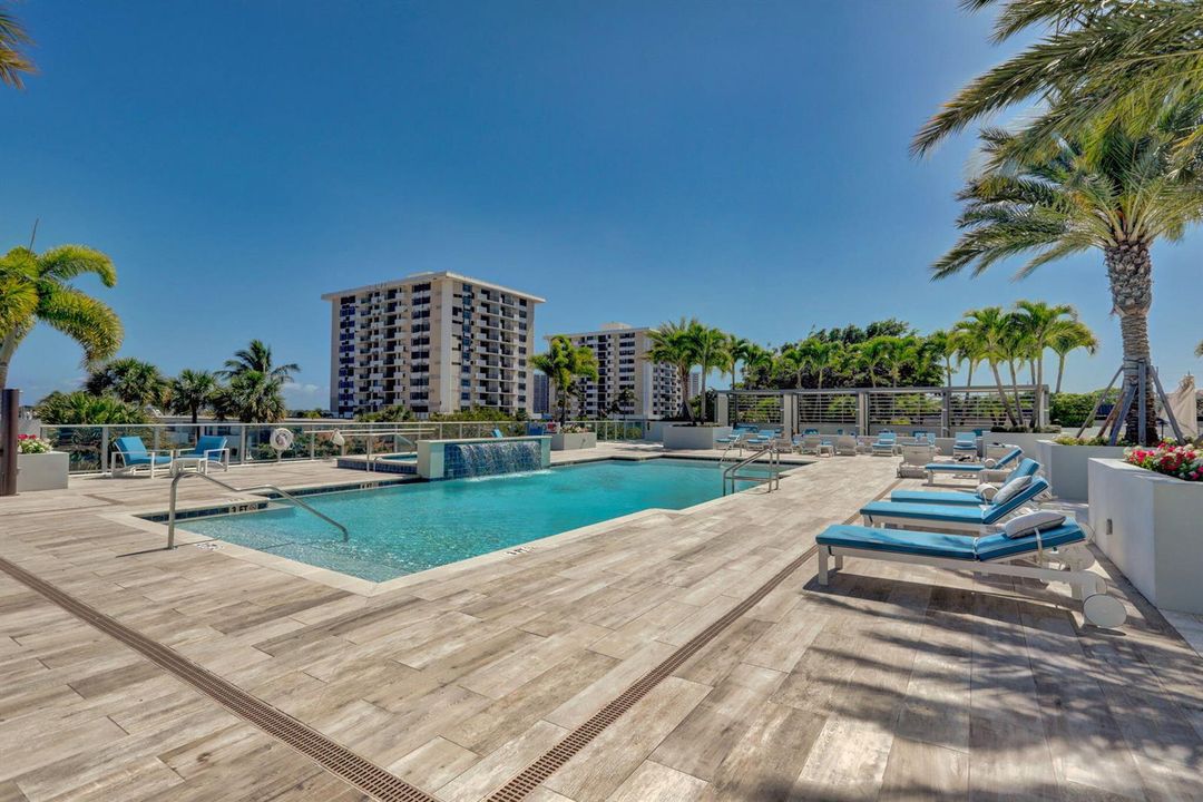 Tower 3 raised pool