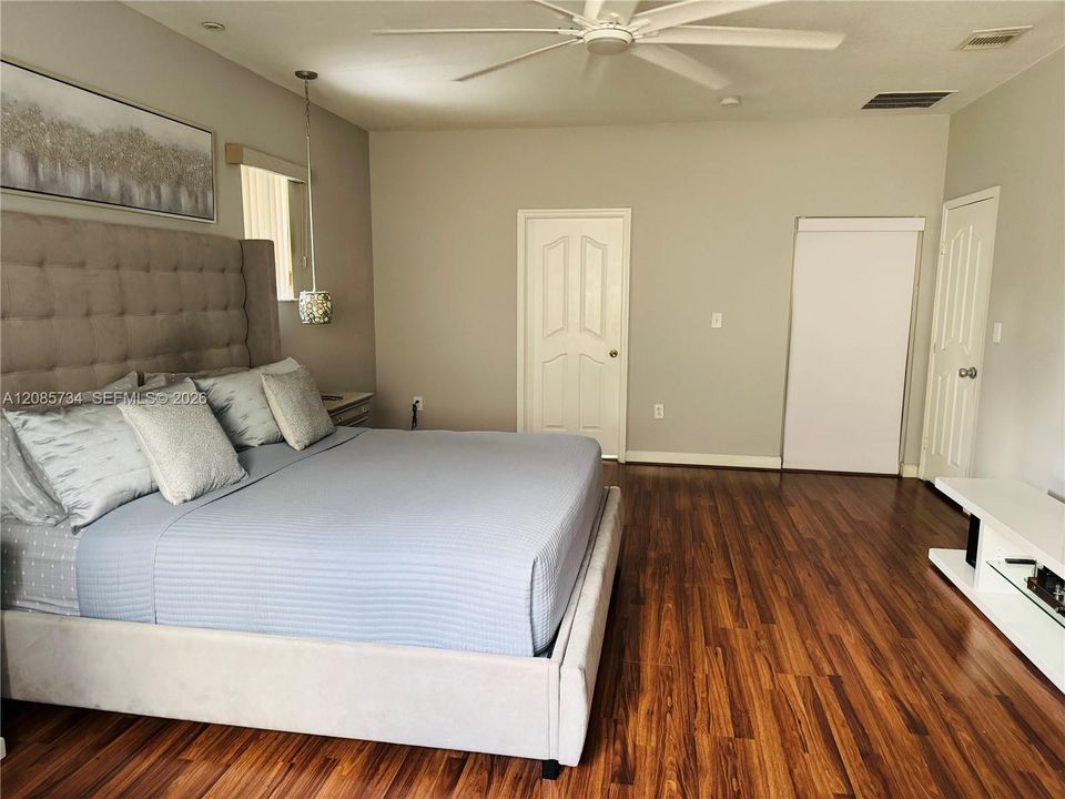 For Sale: $599,900 (4 beds, 3 baths, 2599 Square Feet)
