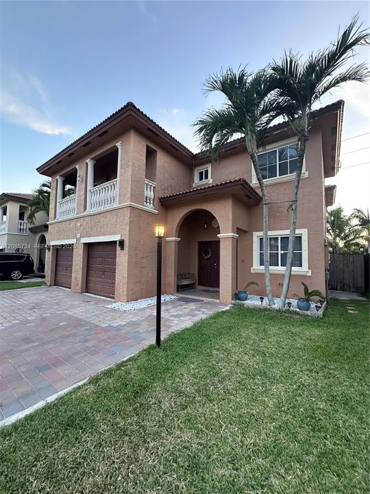 For Sale: $599,900 (4 beds, 3 baths, 2599 Square Feet)
