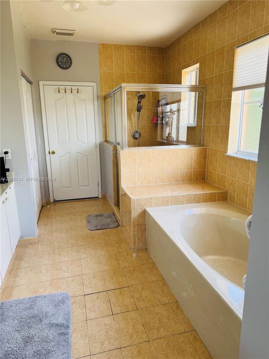 For Sale: $599,900 (4 beds, 3 baths, 2599 Square Feet)