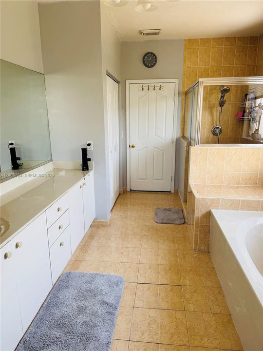 For Sale: $599,900 (4 beds, 3 baths, 2599 Square Feet)