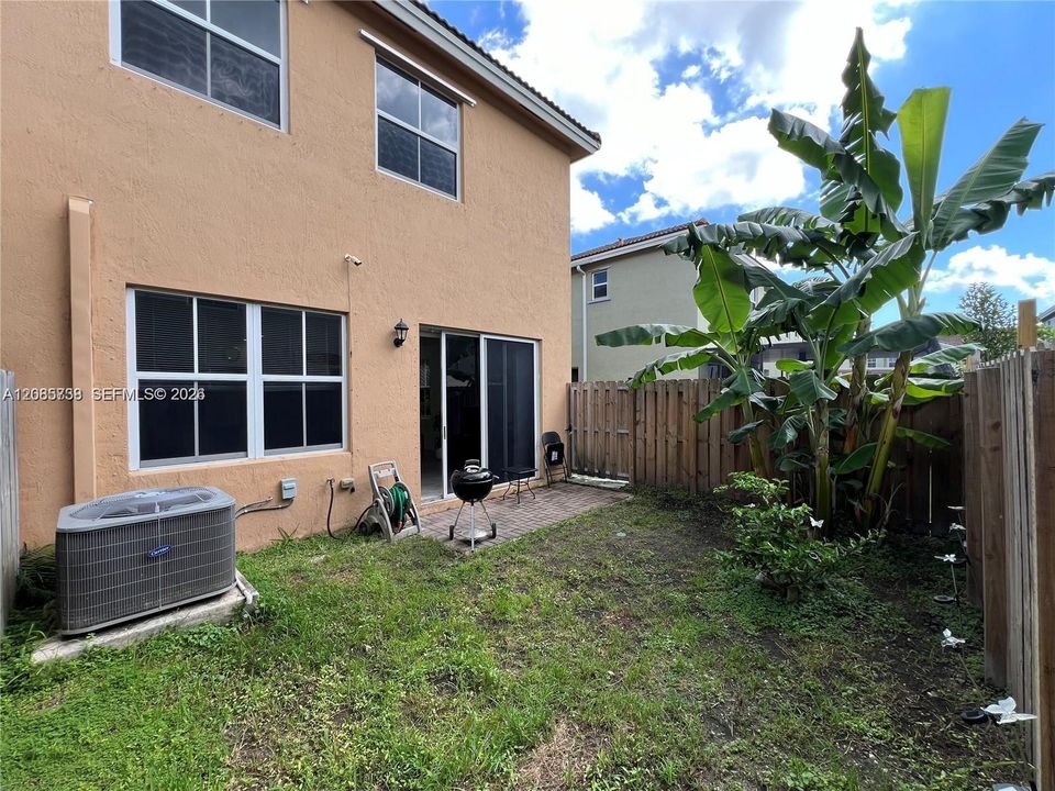 For Sale: $390,000 (4 beds, 3 baths, 1952 Square Feet)