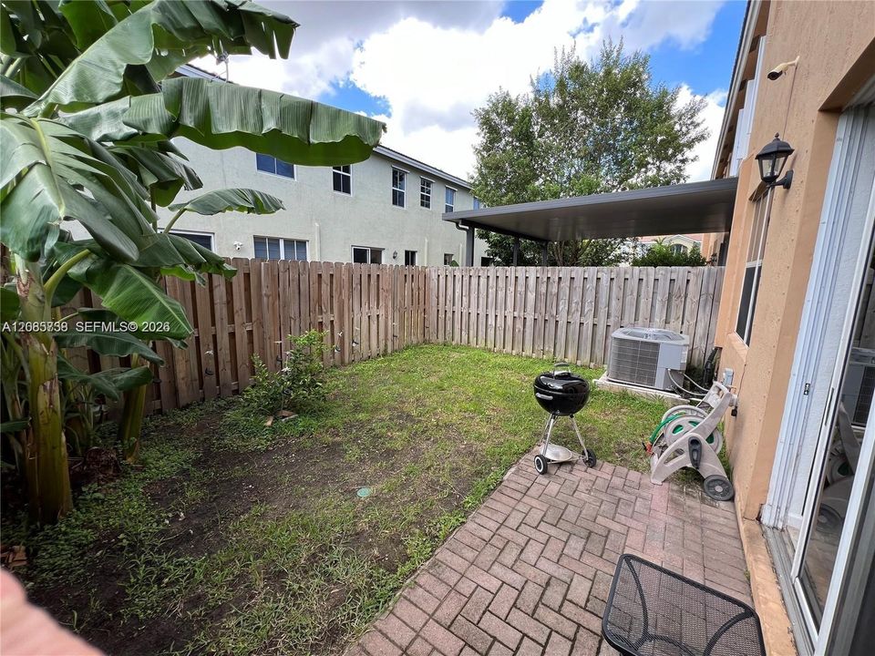 For Sale: $390,000 (4 beds, 3 baths, 1952 Square Feet)
