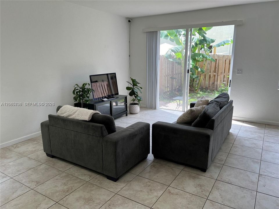 For Sale: $390,000 (4 beds, 3 baths, 1952 Square Feet)