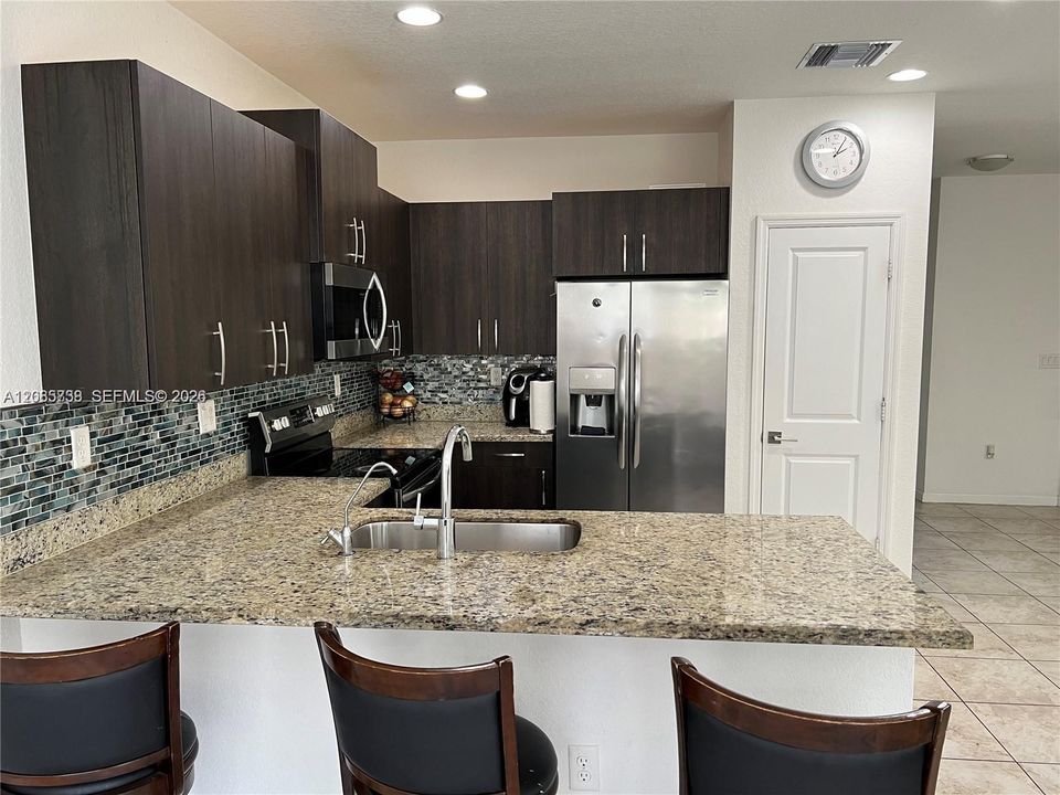 For Sale: $390,000 (4 beds, 3 baths, 1952 Square Feet)