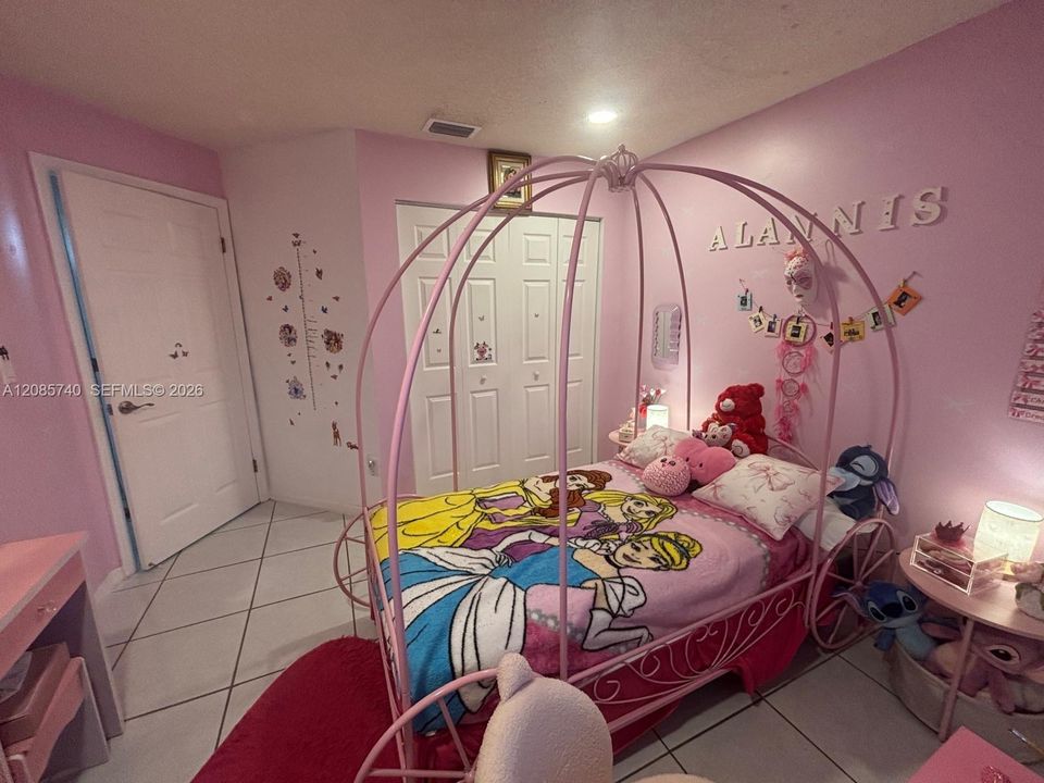 En Renta: $5,000 (4 camas, 2 baños, 1737 Pies cuadrados)