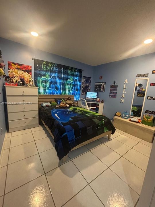 En Renta: $5,000 (4 camas, 2 baños, 1737 Pies cuadrados)