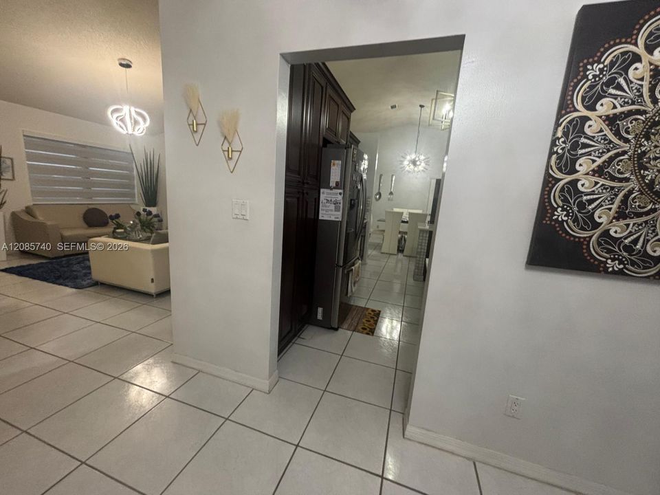 En Renta: $5,000 (4 camas, 2 baños, 1737 Pies cuadrados)