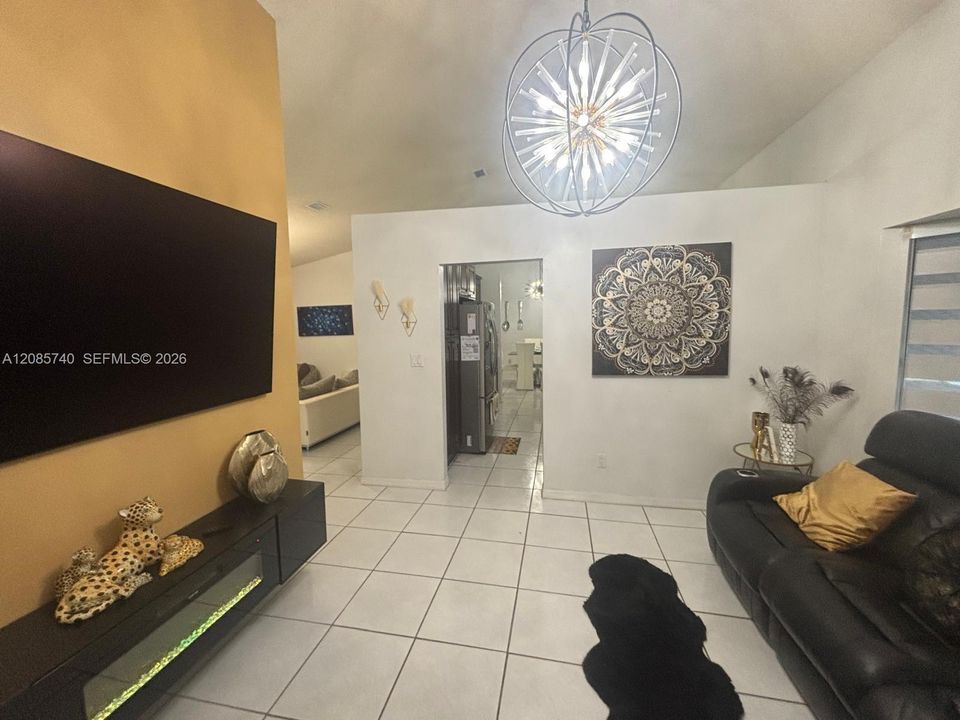 En Renta: $5,000 (4 camas, 2 baños, 1737 Pies cuadrados)