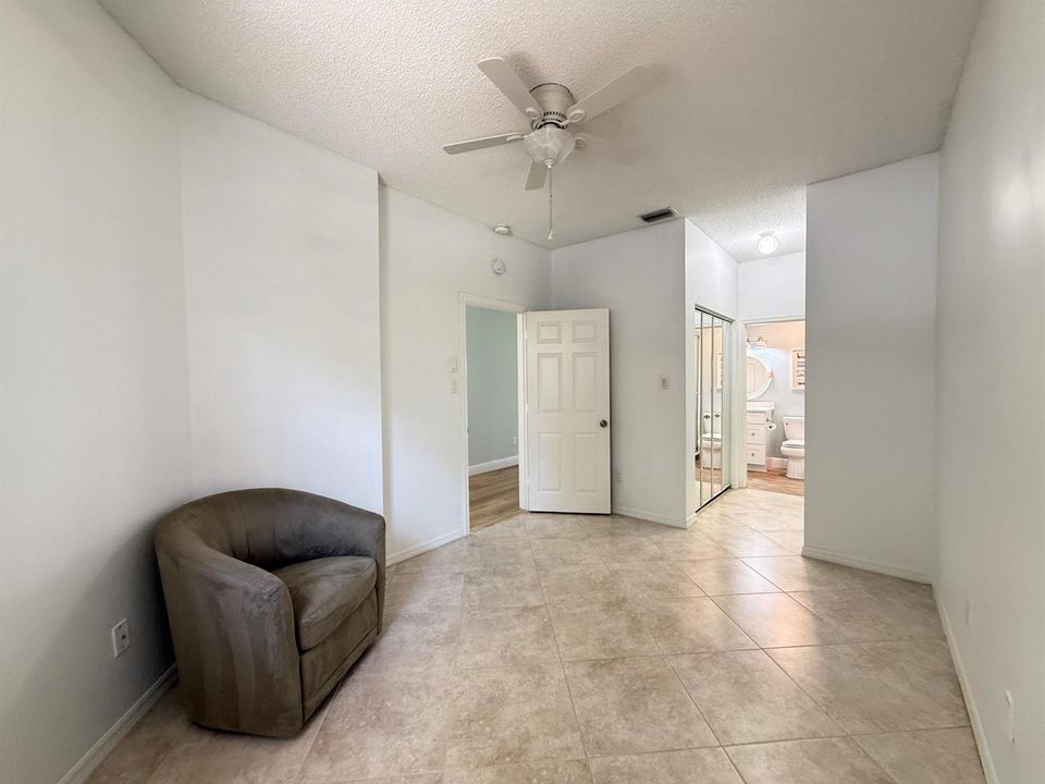 2nd Bedroom (suite)