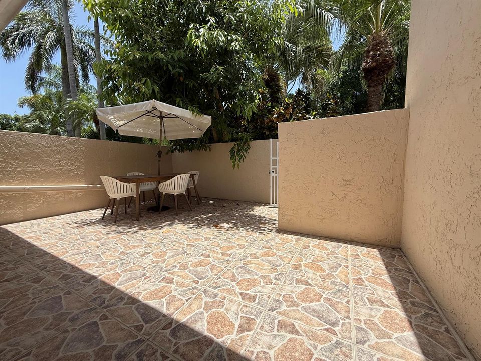 Front Patio (courtyard)