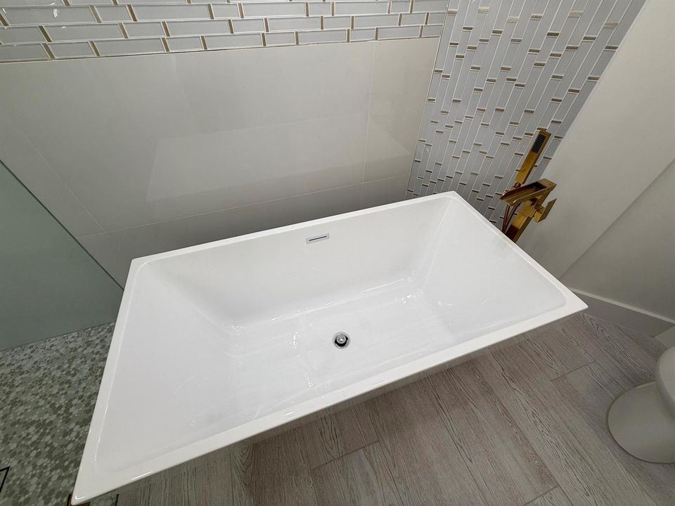 Master Tub