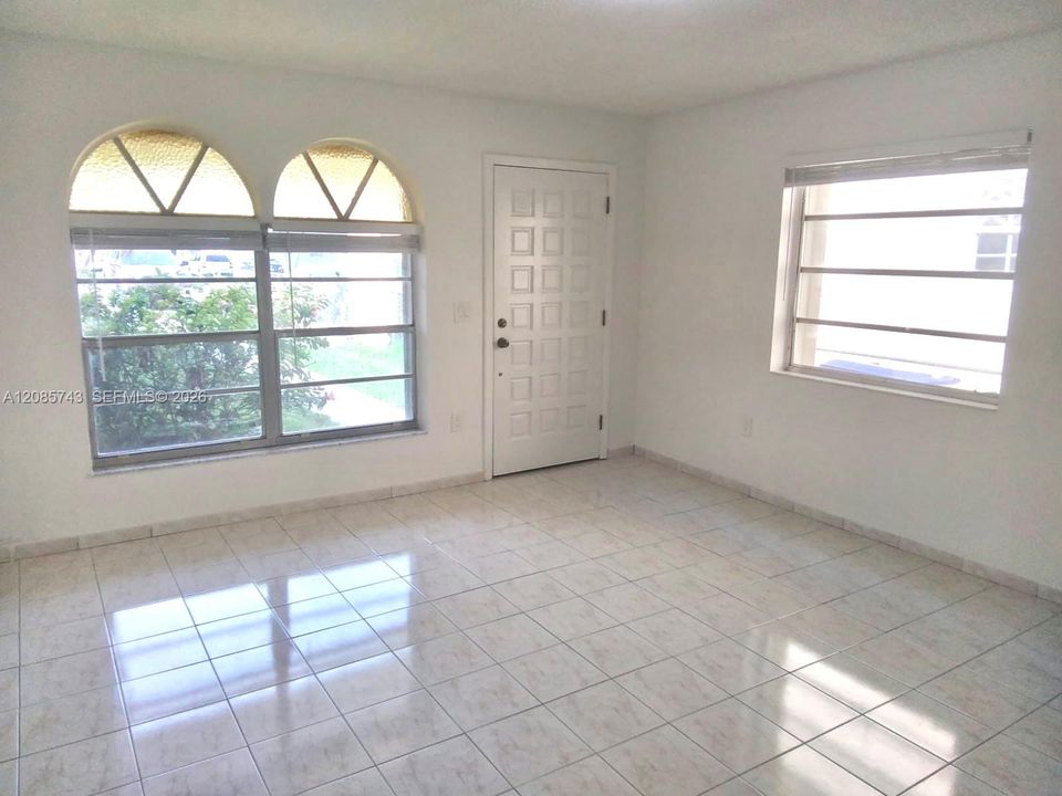 В аренду: $3,400 (3 спален, 2 ванн, 1200 Квадратных фут)